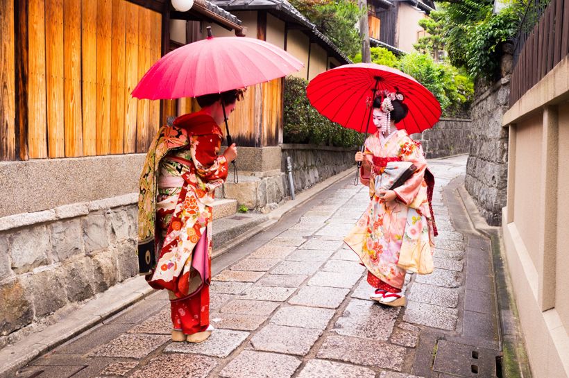Maiko Ladies In Kyoto Credit Hironakajima