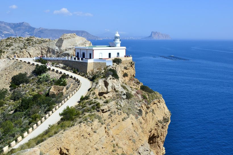 Vandreturer på Spanias solkyst med Temareiser Fredrikstad, seniordans i Spania, Seniordans på Albir Playa Hotel, Datakurs