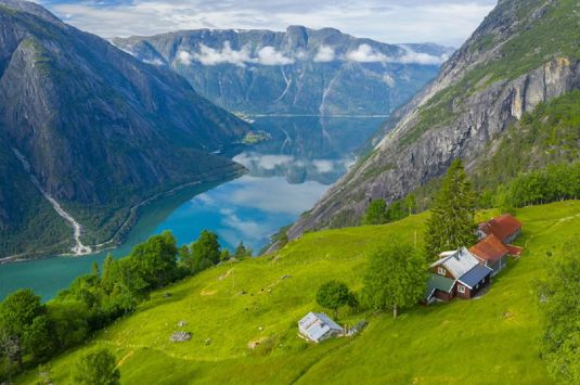 Der ingen skulle tru at nokon kunne bu - i Vestland fylke med Temareiser Fredrikstad